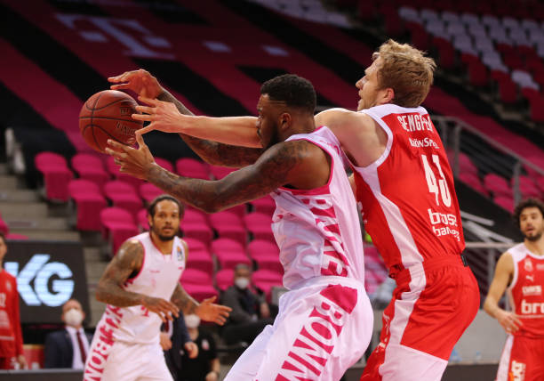 场动荡之中 场动荡之中